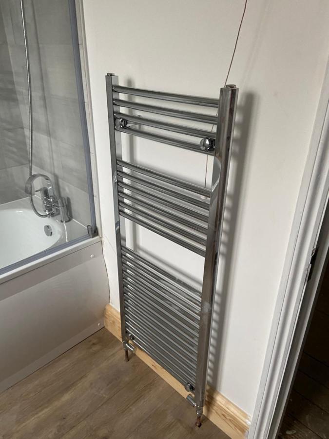 Lovely, Recently Refurbished Four Bedroom House.. London Eksteriør bilde