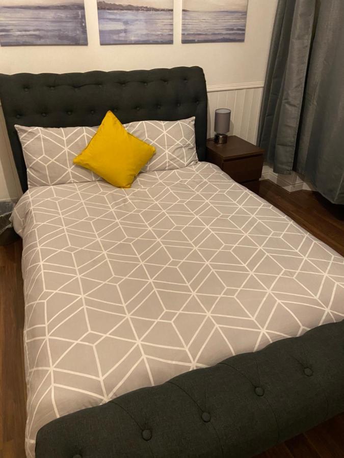 Lovely, Recently Refurbished Four Bedroom House.. London Eksteriør bilde