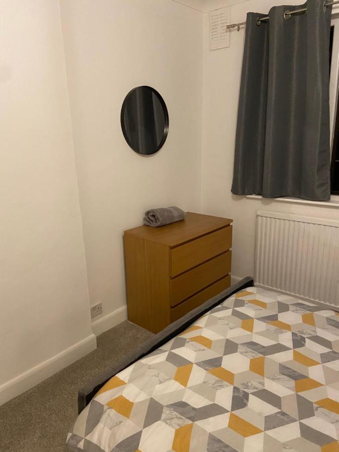 Lovely, Recently Refurbished Four Bedroom House.. London Eksteriør bilde