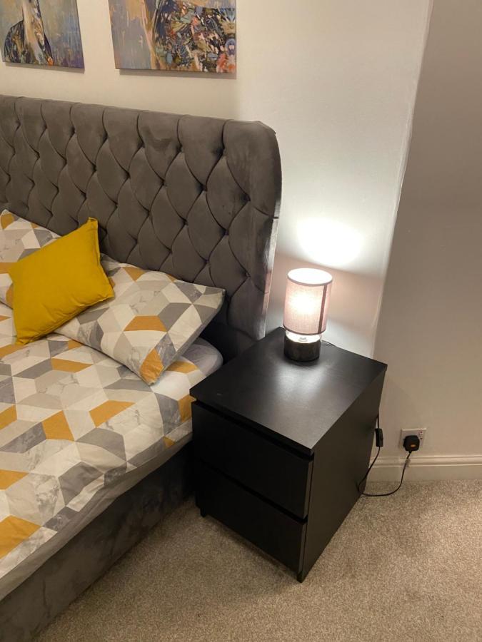 Lovely, Recently Refurbished Four Bedroom House.. London Eksteriør bilde